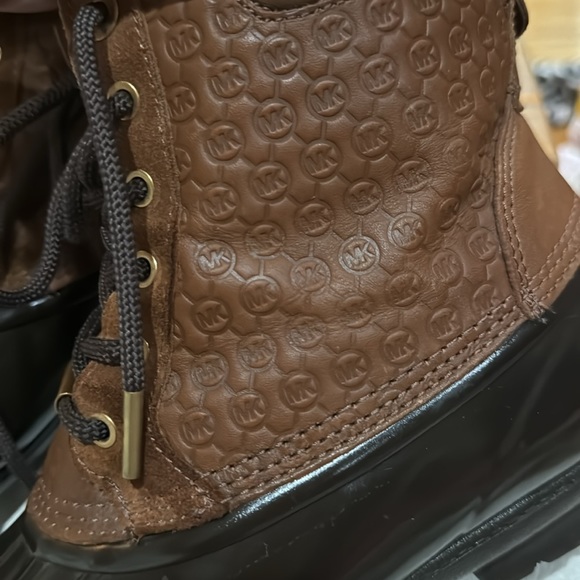 Michael Kors duck boots 🥾 leather upper and rubber sole - Picture 3 of 12